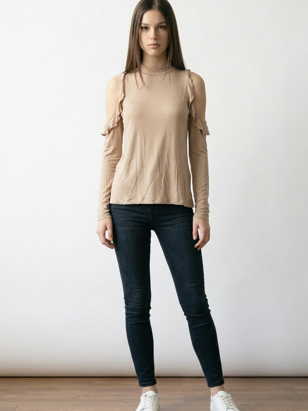 NWT Sweet Claire Cold-Shoulder Ruffle Long Sleeve Lightweight Top in Taupe sz M